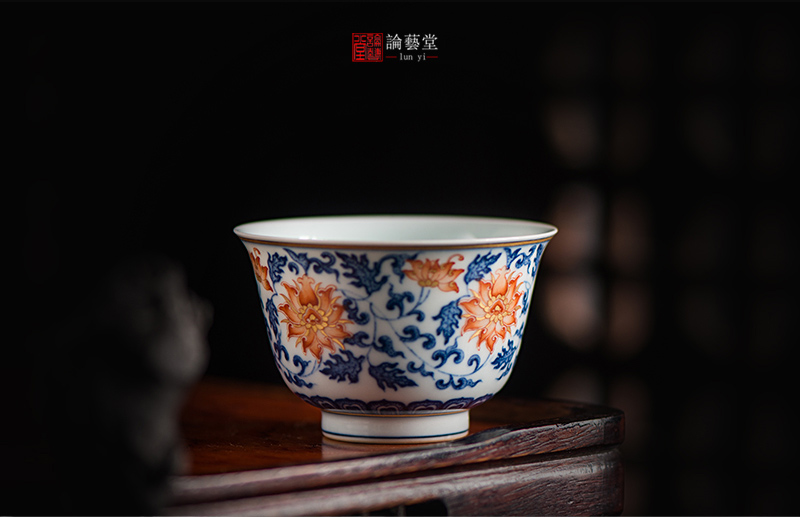 青花斗彩纏枝杯